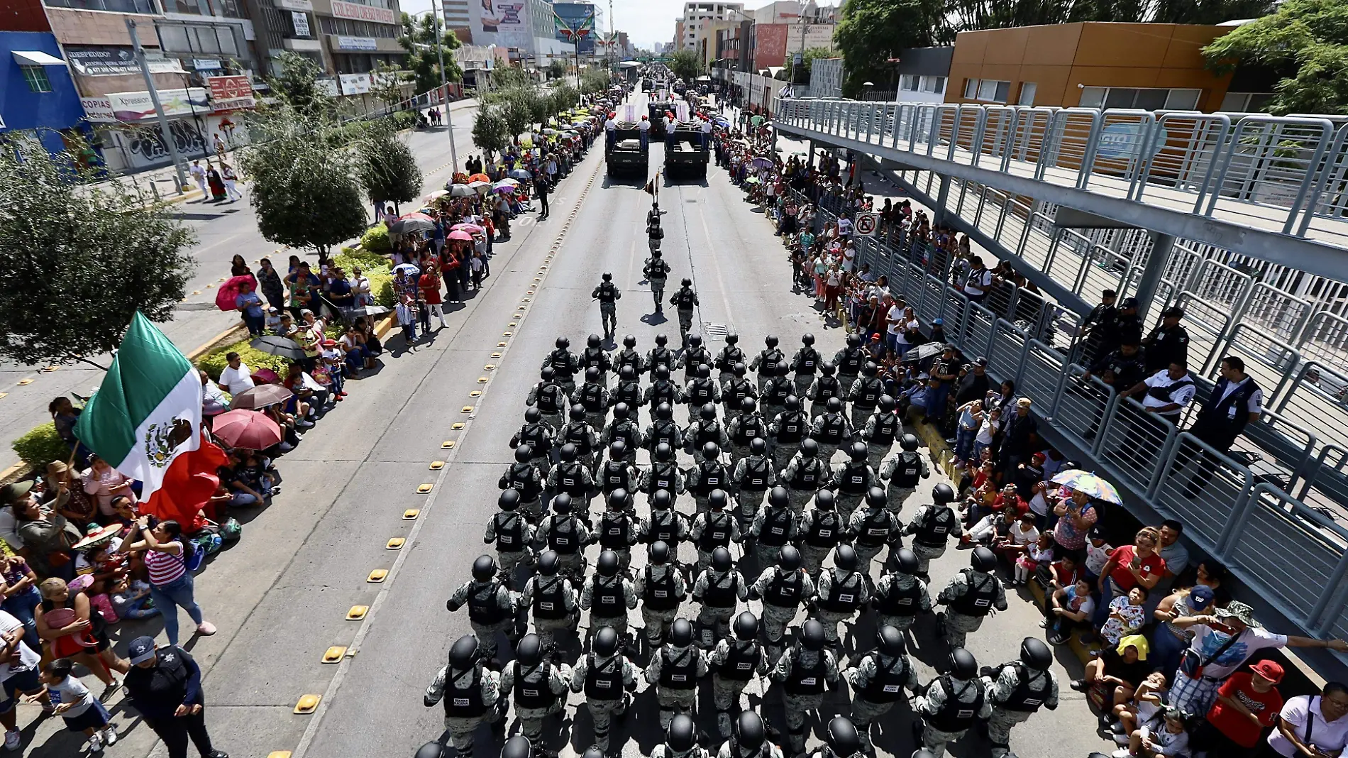 DESFILE  - Fco Meza - El Sol de León (32)